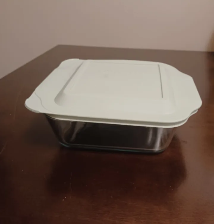 Pyrex Baking Dish with Lid thumbnail