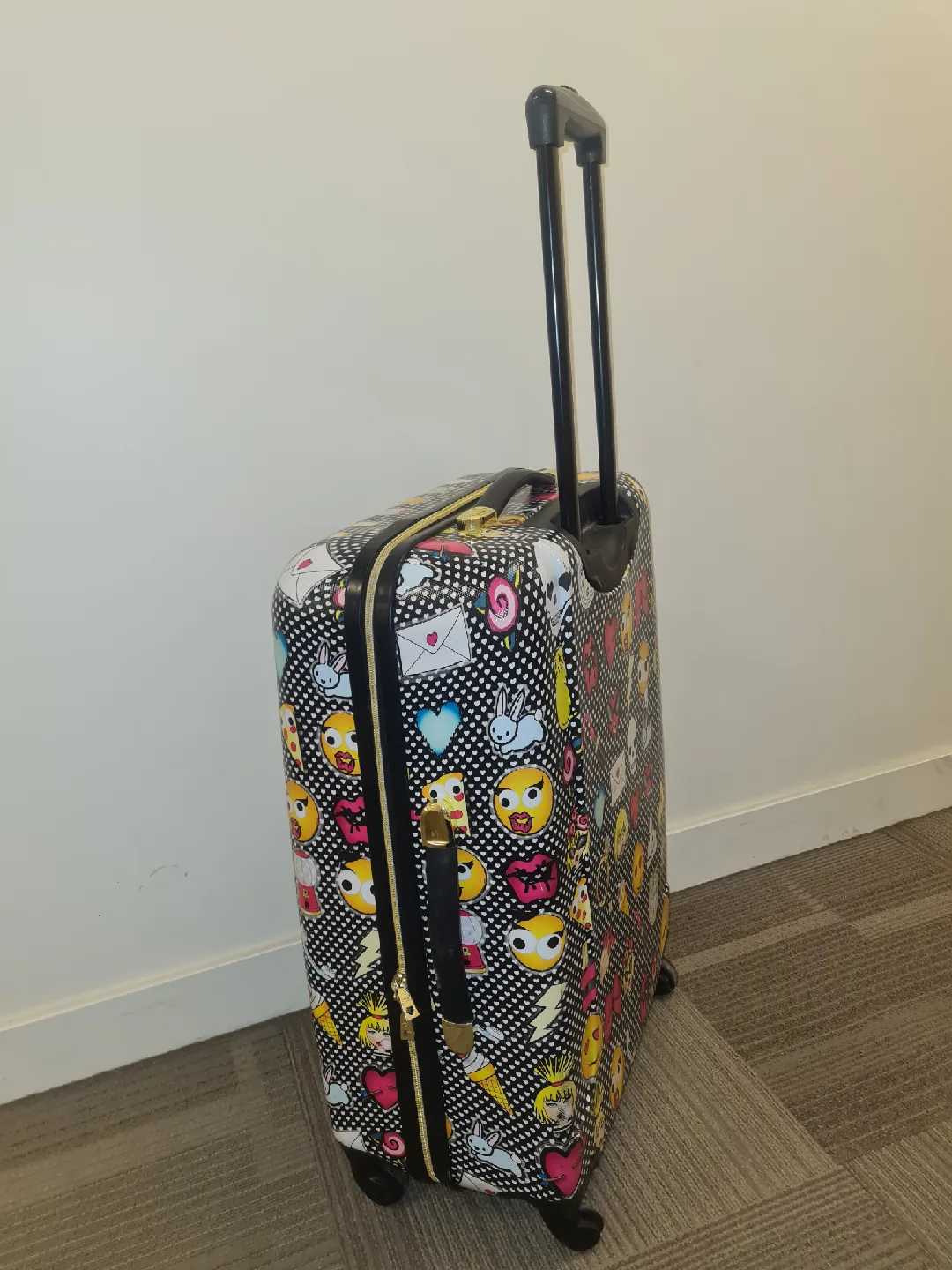 🎀Large Betsey Johnson Emoji Rolling Luggage 😍 image indicator(3)