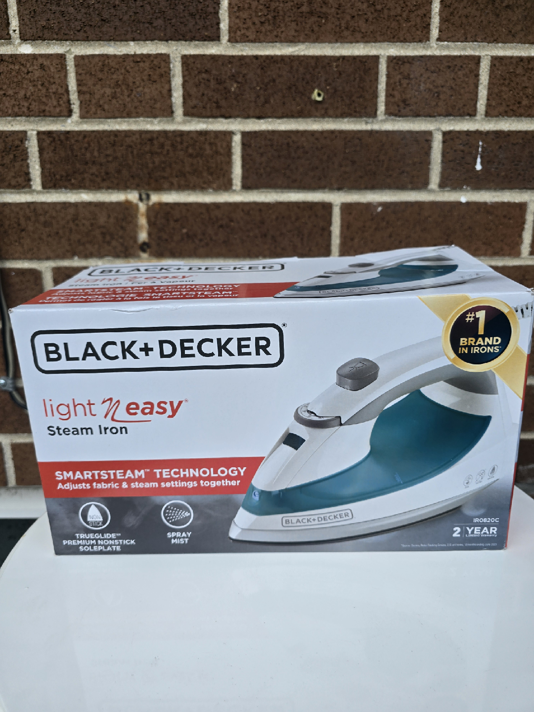 Black+Decker Light 'N Easy Steam Iron - New in Box!