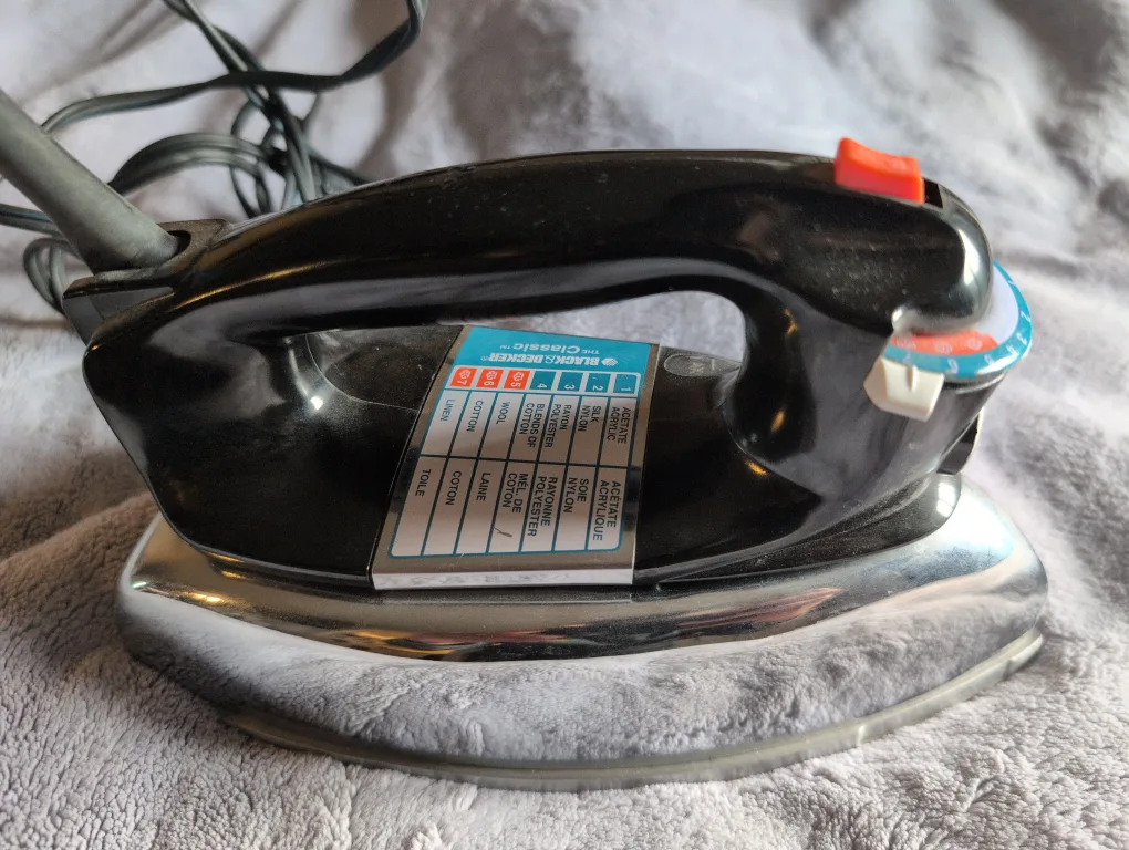 Black & Decker Classic Iron thumbnail