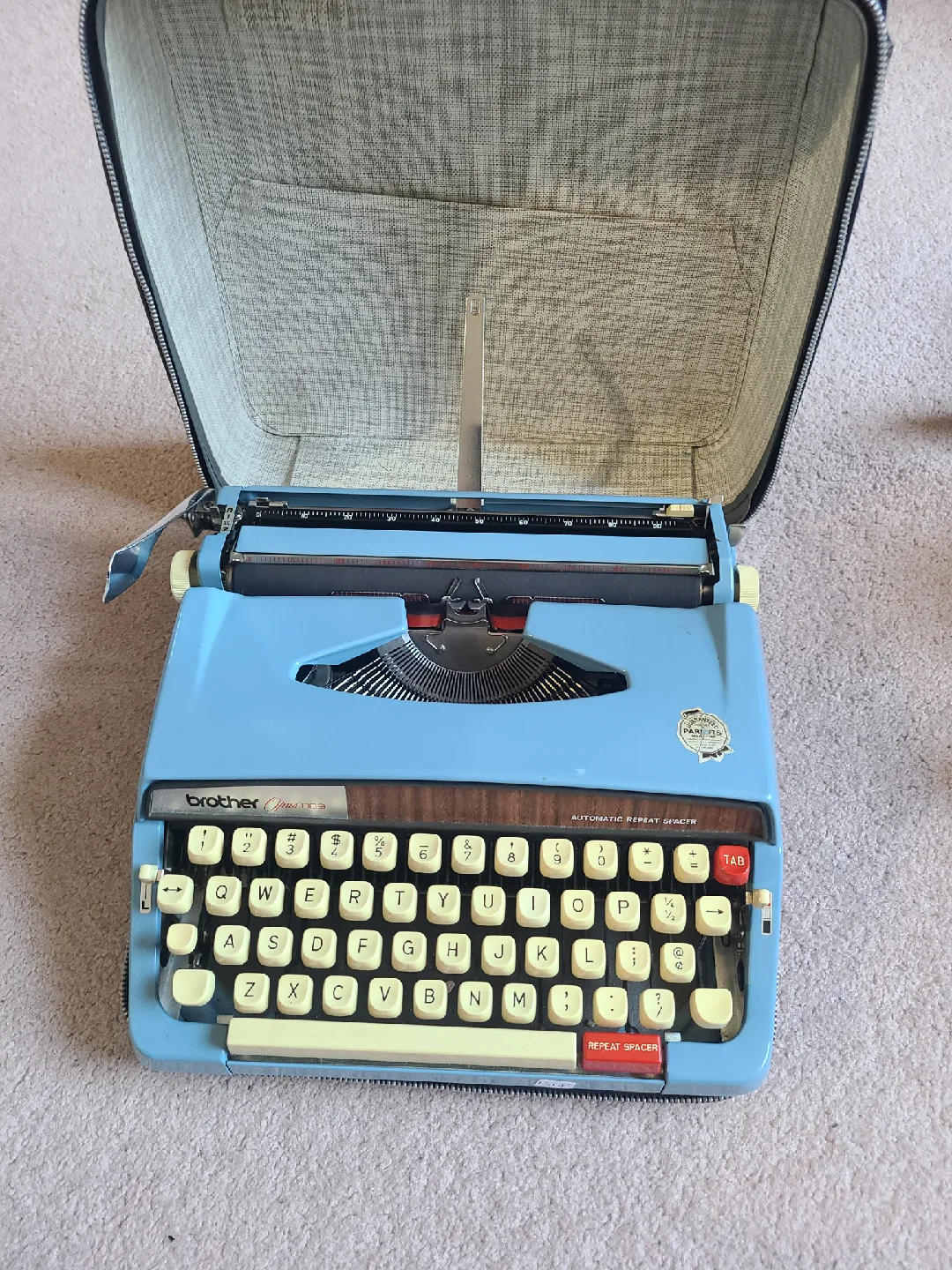 Brother Opus 889 Typewriter - Light Blue image indicator(9)