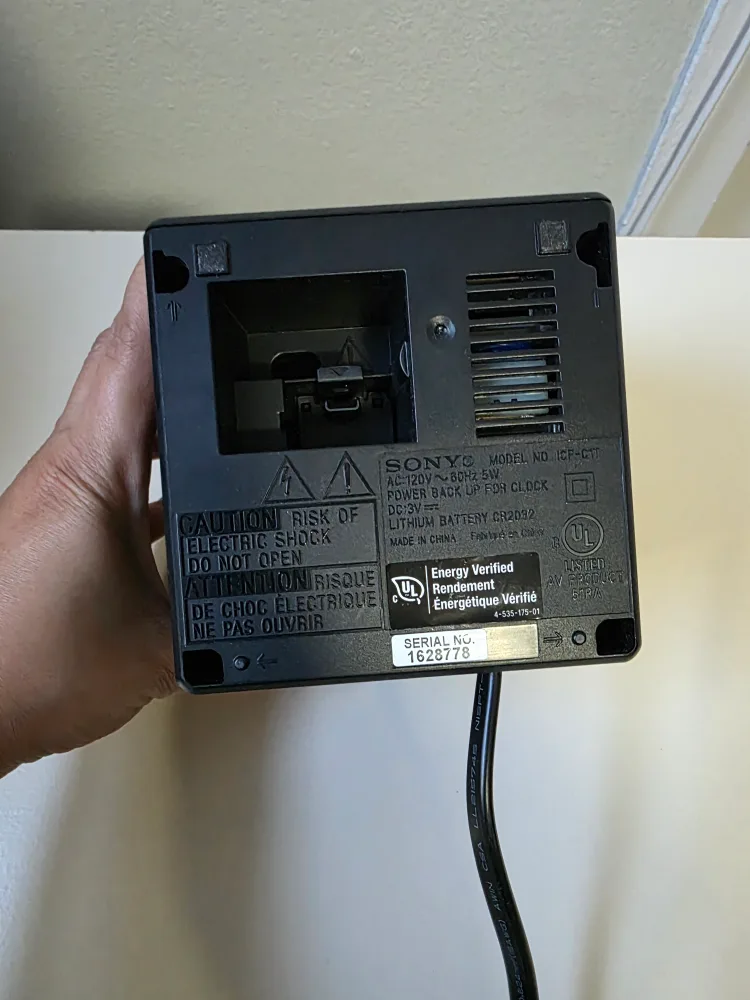 Sony FM/AM Dual Alarm Clock Radio with Mirror Finish - Black image indicator(7)