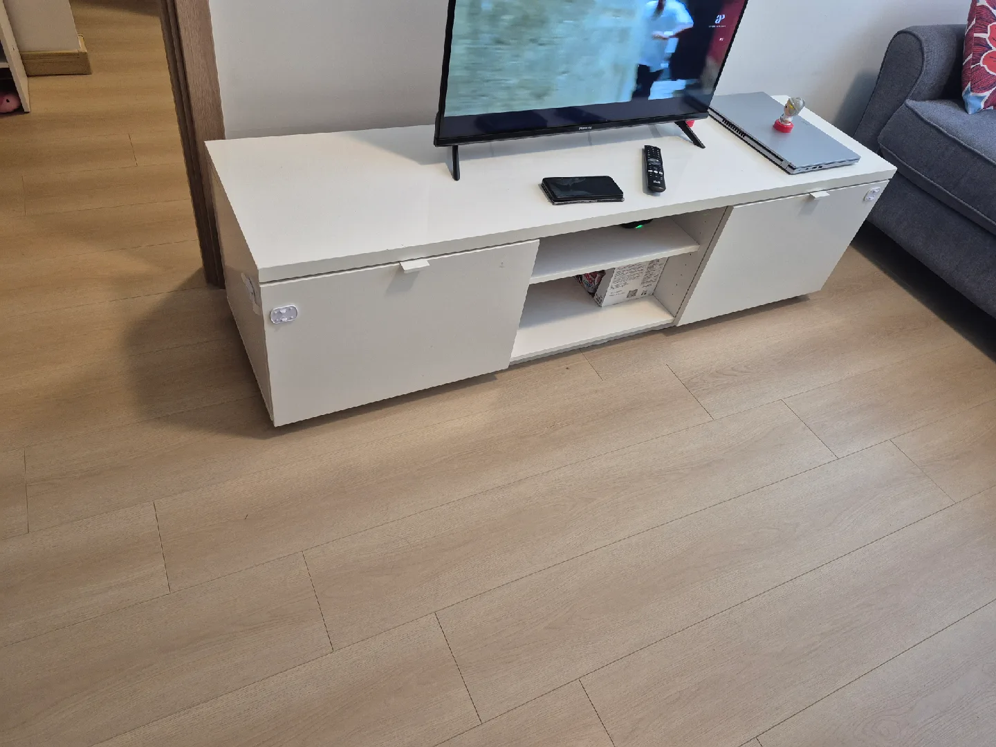 Living Room Set: Sofas, Table, TV Stand image indicator(5)