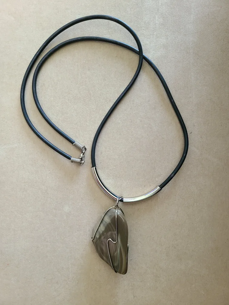 Handmade Stone Pendant Necklace thumbnail