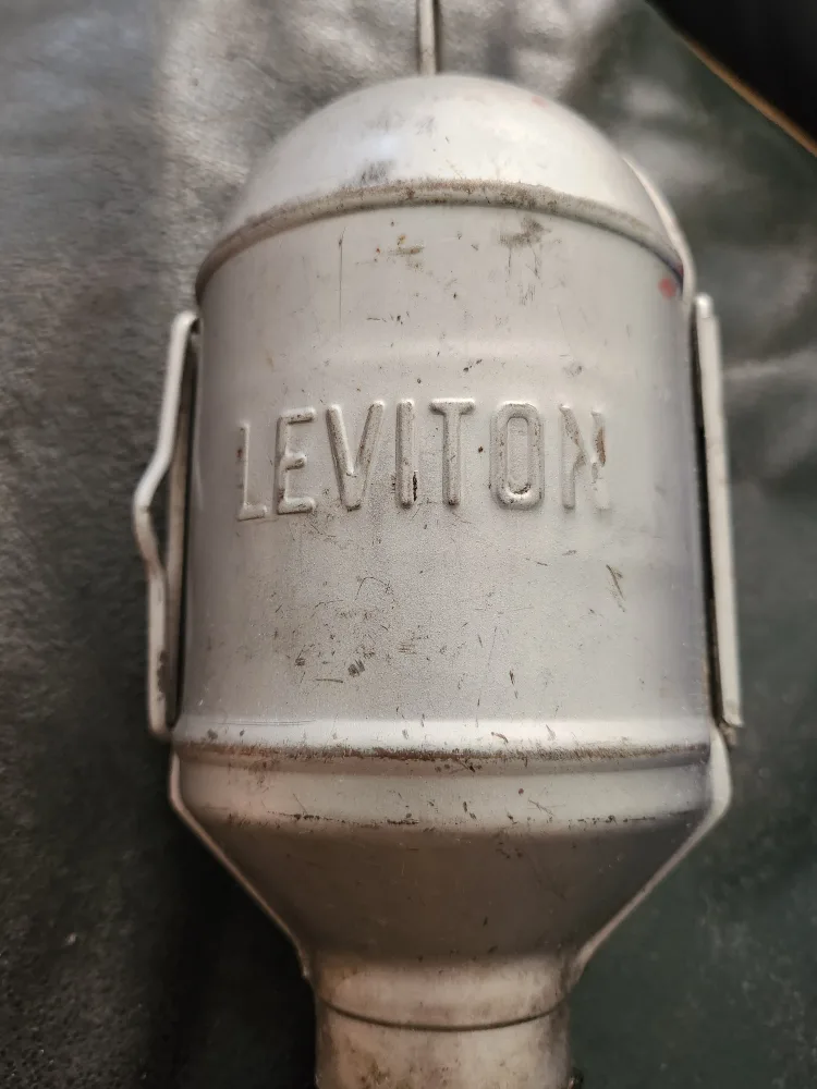 Leviton Trouble Light - 30' Cord image indicator(4)