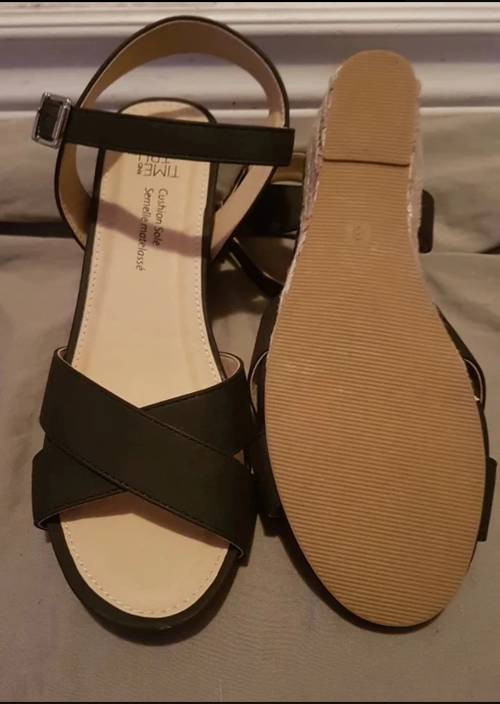 Time and Tru Black Wedge Sandals - Size 8 - photo 3
