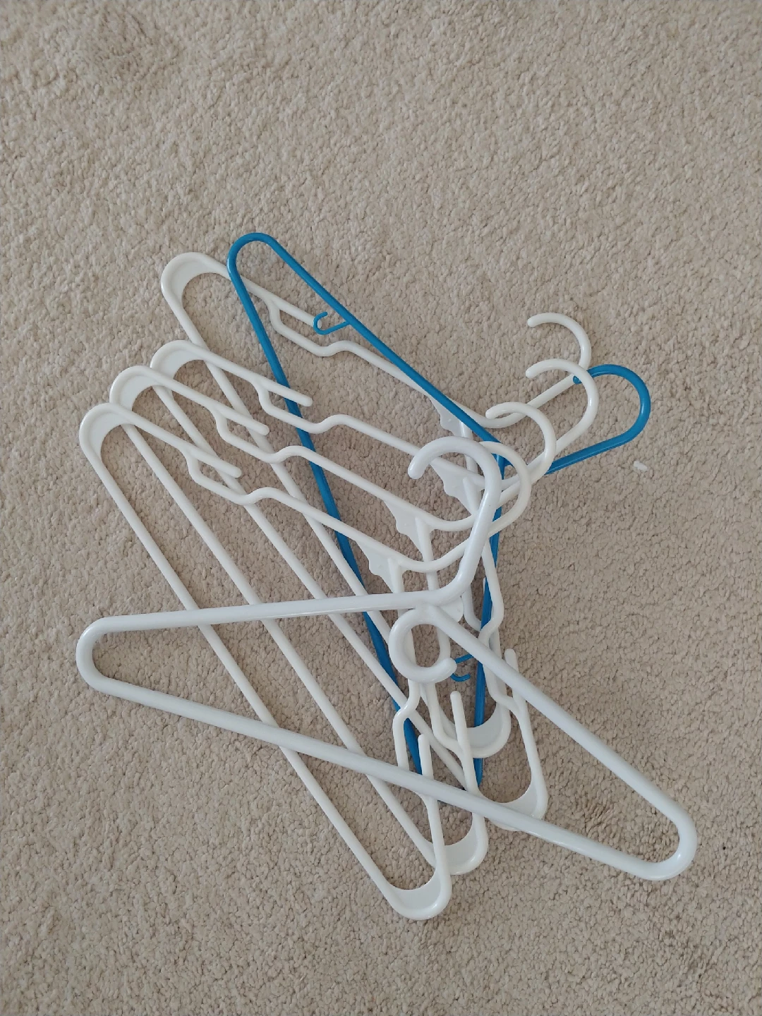 Clothes Hangers  🥕