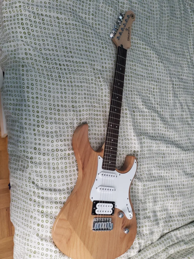 Yamaha Pacifica Electric Guitar image indicator(2)