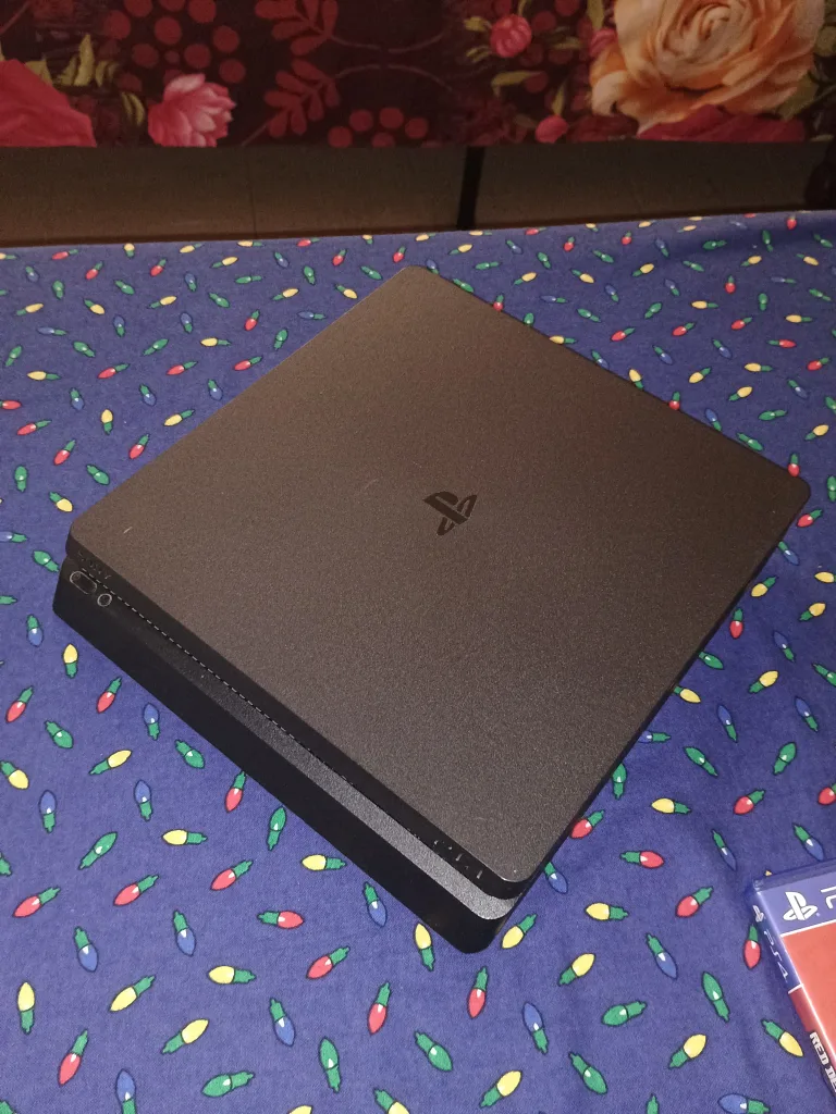 🎮 PS4 Slim 500GB Bundle | 2 Controllers + 3 Hit Games image indicator(2)