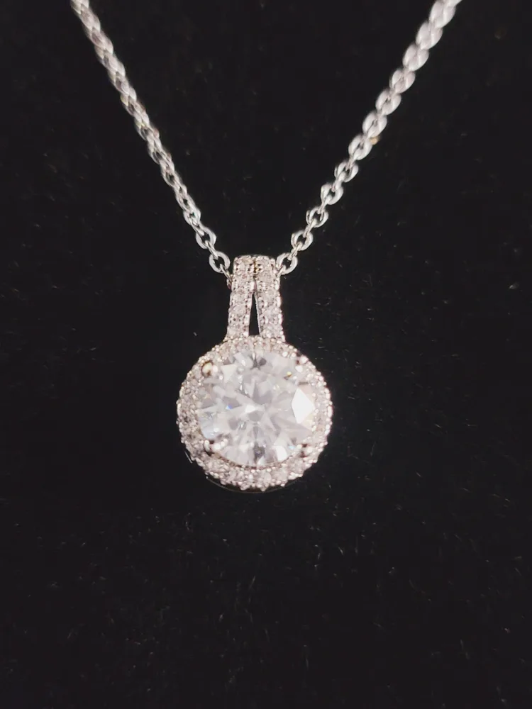 Mossiante Halo Pendant Necklace VVS1 image indicator(3)