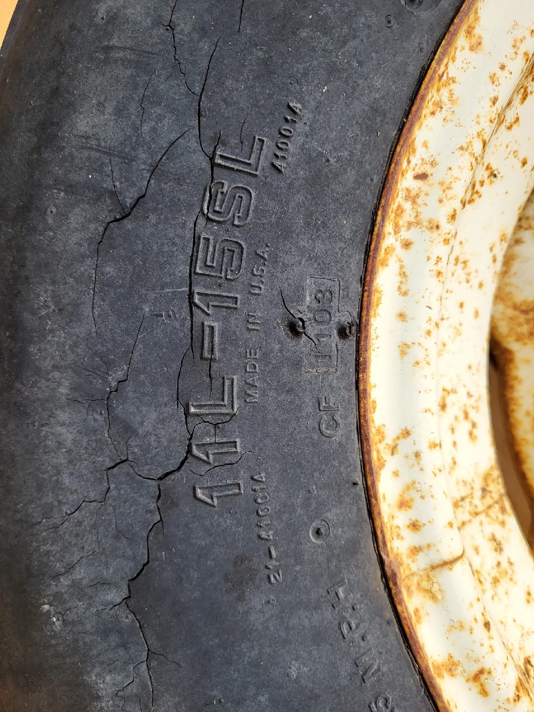 New & Used 11L15 Implement Tires and Wheels image indicator(2)