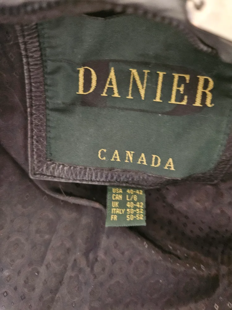 Danier Canada Leather Jacket - Size L image indicator(3)