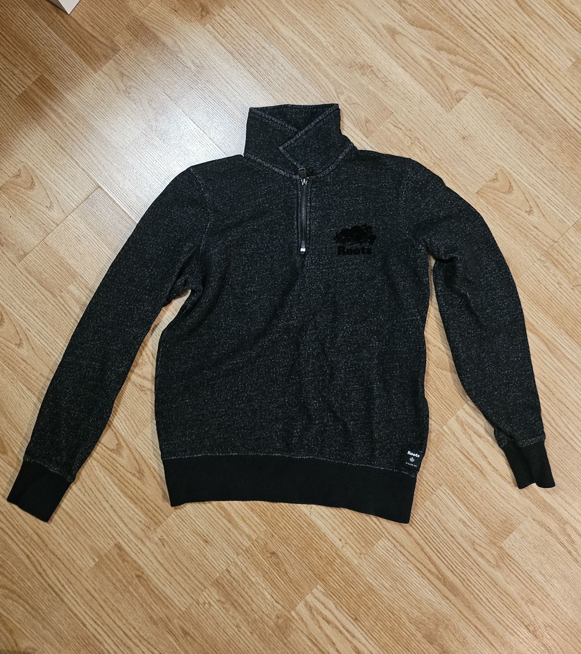 Roots turtle neck zip sweater - Size M