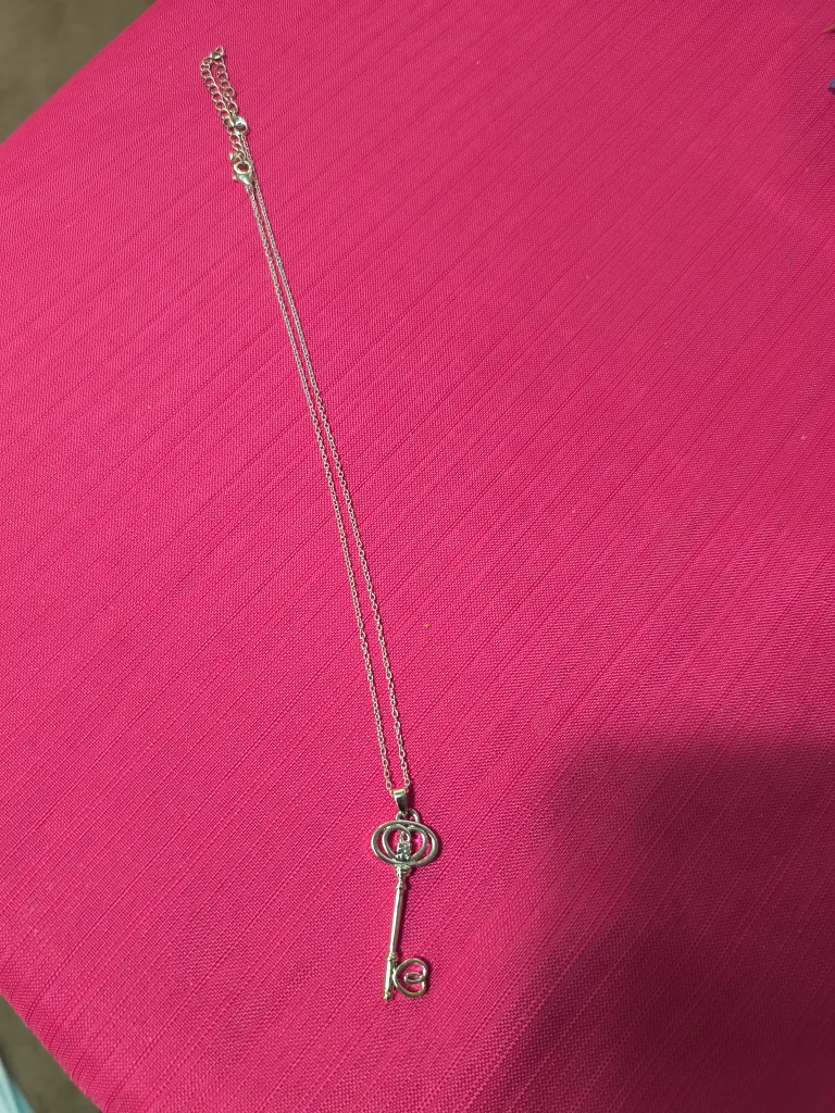 Vintage Silver Tone Key Pendant Necklace image indicator(2)