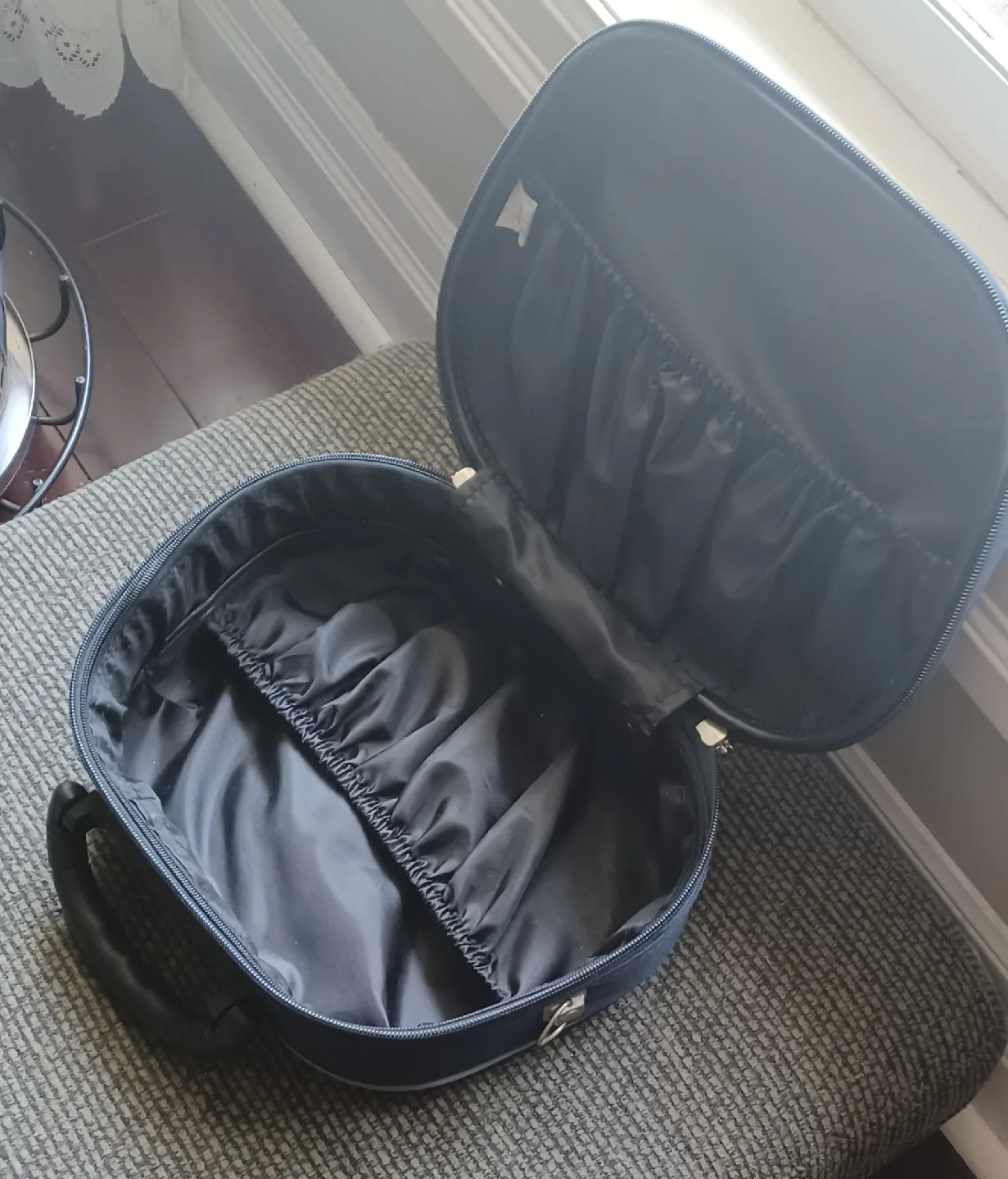 Millennium Travel Cosmetic Case image indicator(3)