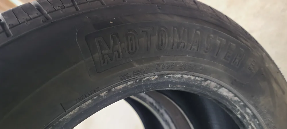 Motomaster 215/60R16 Tires - Set of 4 image indicator(3)