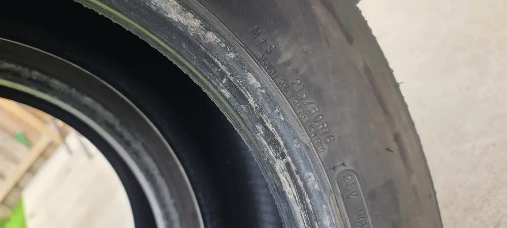 Motomaster 215/60R16 Tires - Set of 4 image indicator(4)