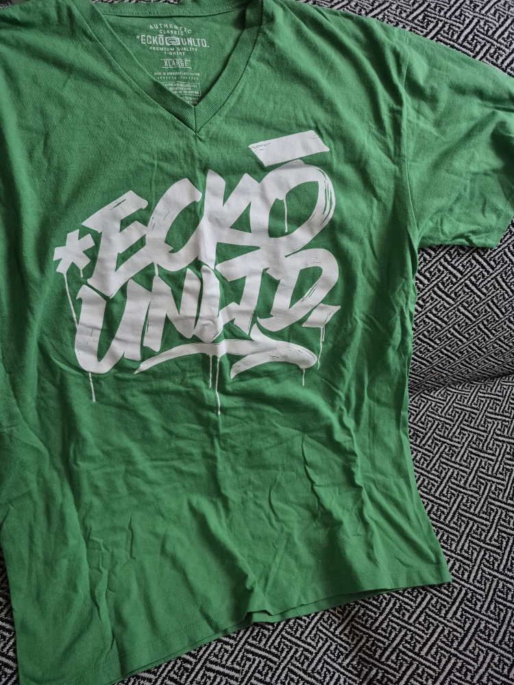 Ecko Unltd. Green V-Neck T-Shirt - XL