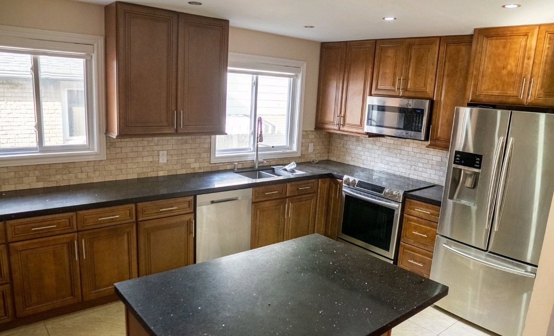 *** PRIME LOCATION PICKERING*** 5 Bedroom + 3 Bathroom for Rent - photo 3