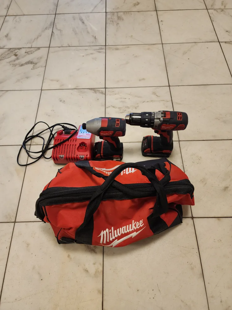 Milwaukee M18 Cordless Drill and Impact Driver Kit image indicator(8)