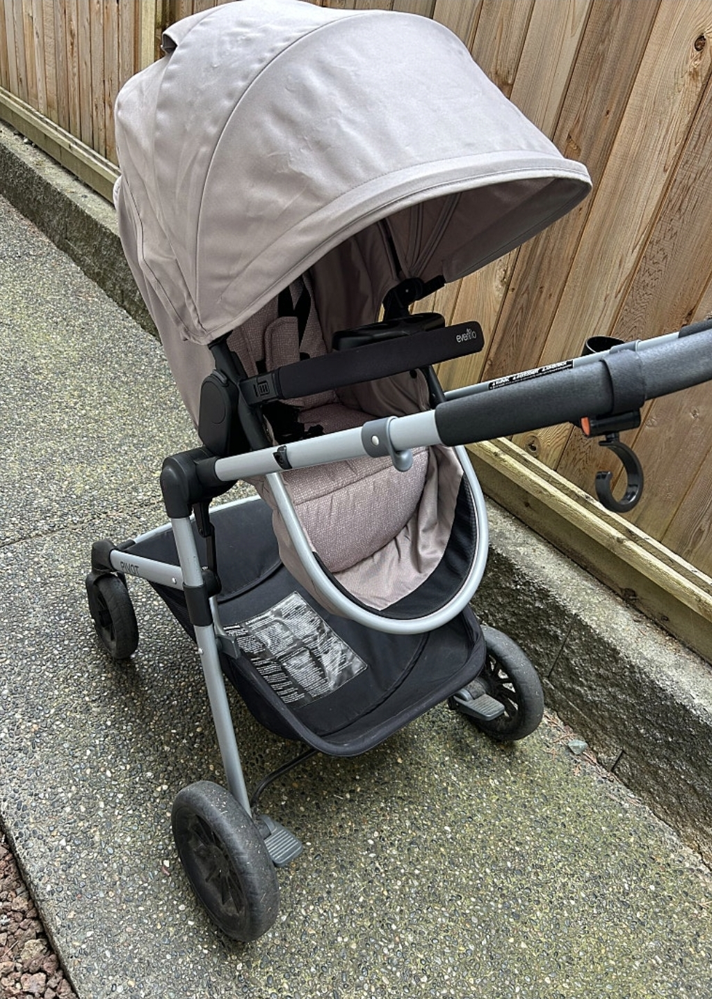 “Evenflo Stroller + Car Seat (Valid until 2028!) – $100” - photo 2