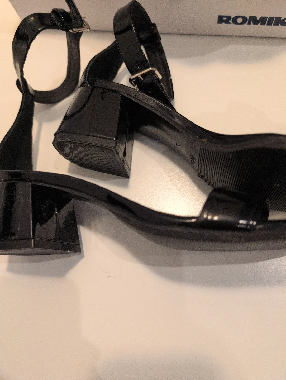 Paruolo Black Patent Leather Sandals image indicator(3)