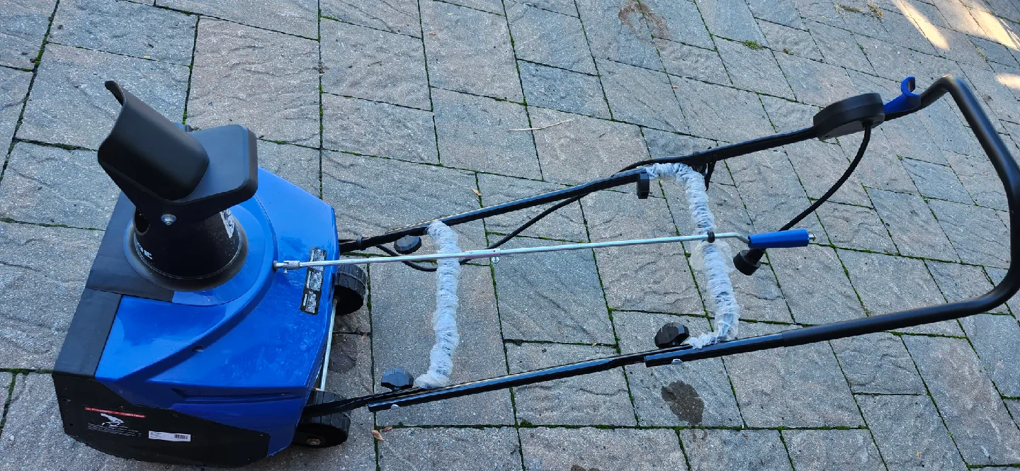 Snow Joe Ultra 18" Electric Snow Thrower image indicator(7)