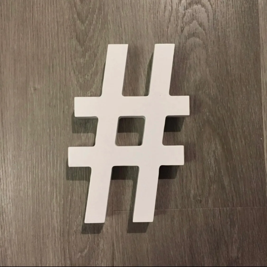 Hashtag # display thumbnail
