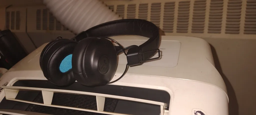 JLab  studio wireless over ear headphones- Black image indicator(2)