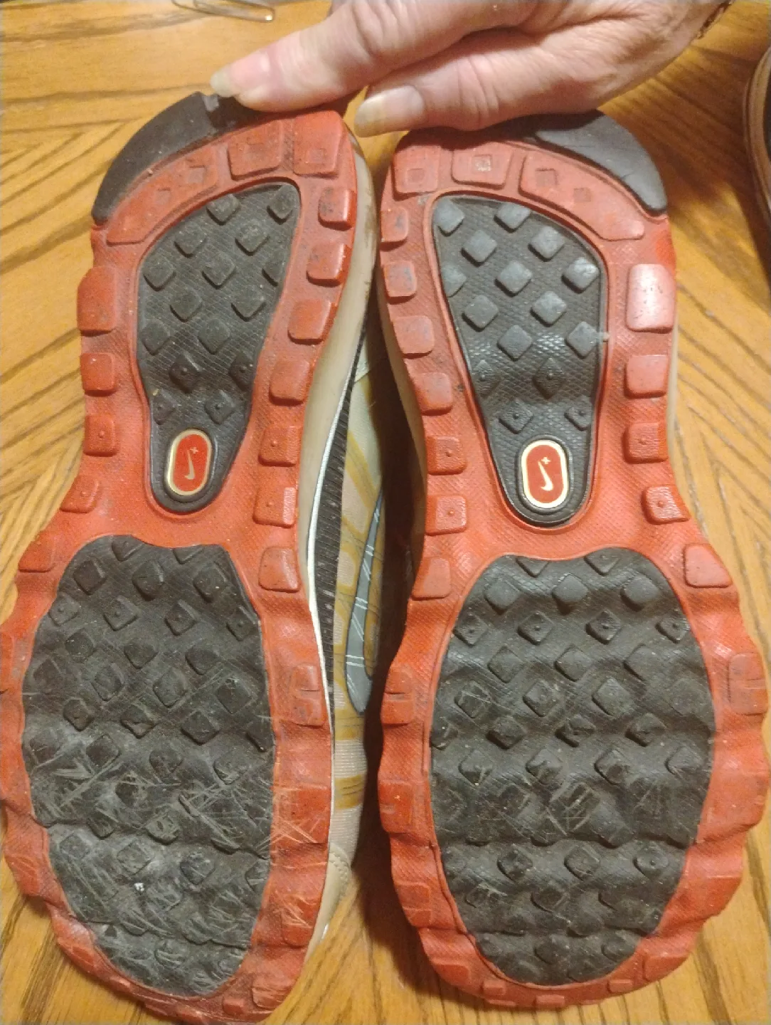 Nike Air max orange size 7 image indicator(3)