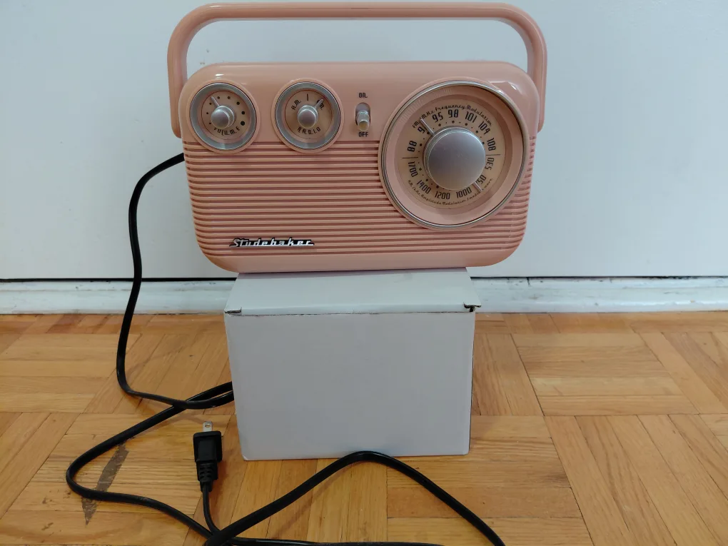 Studebaker Retro Style Pink AM/FM Radio thumbnail