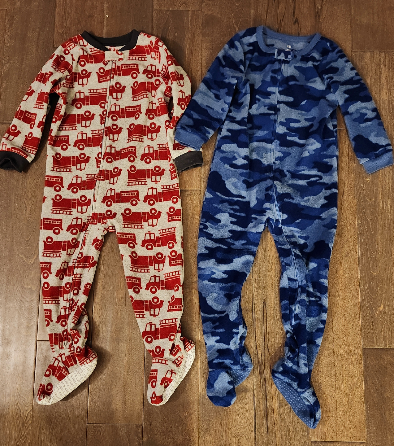 Two Gap and Oshkosh Fleece onesies - like new 3T