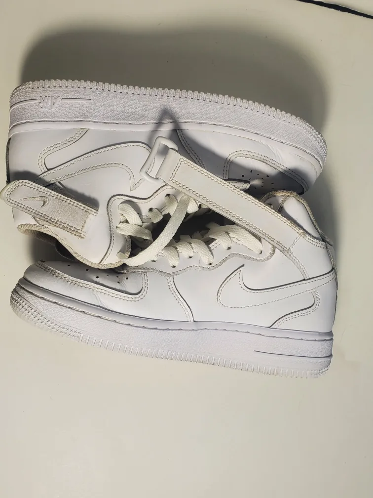 Kids Nike Air Force 1 Mid LE Triple White GS DH2933-111 Size 5Y image indicator(7)