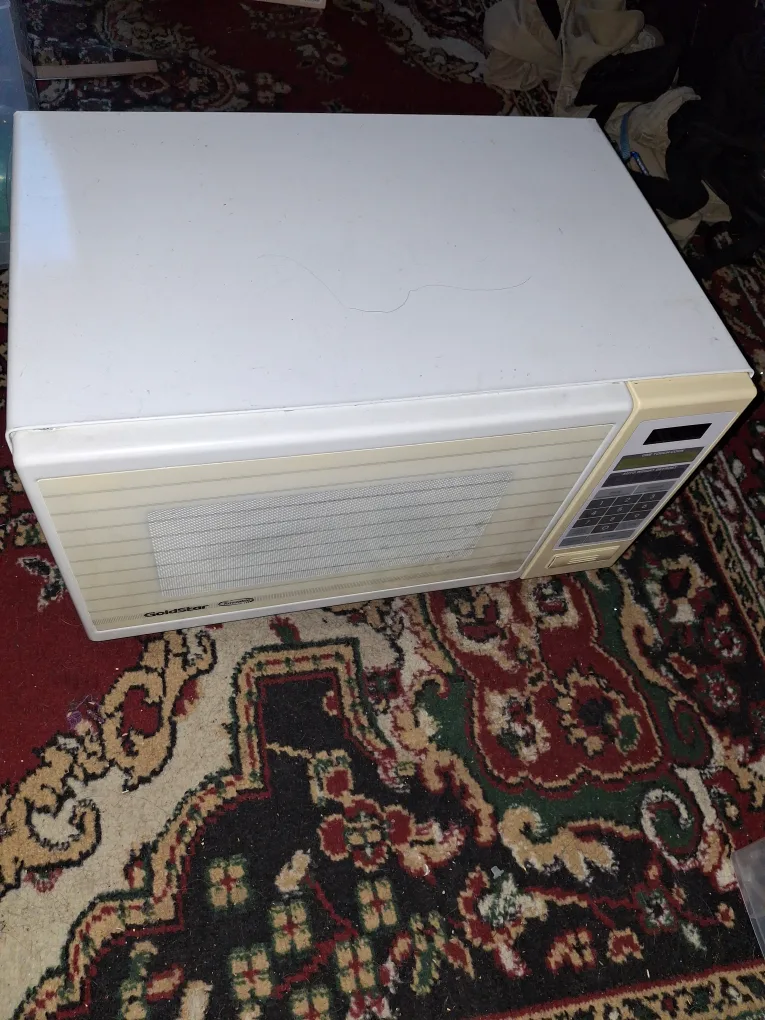Goldstar Microwave Oven thumbnail