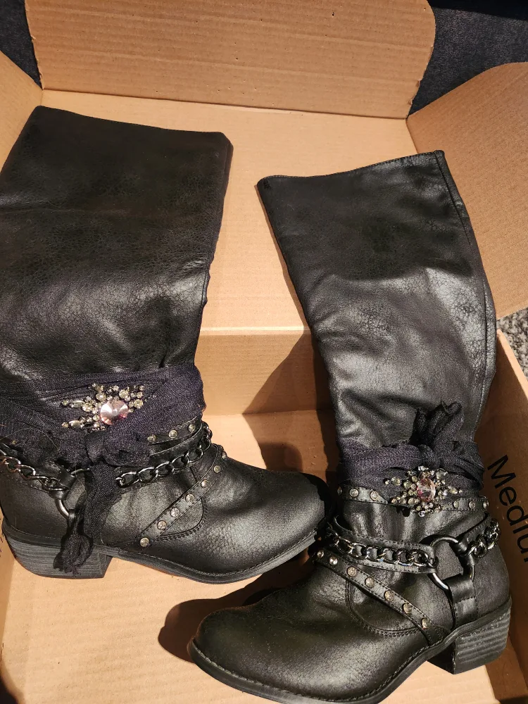 New Black Knee-High Boots with Chain Detail image indicator(4)