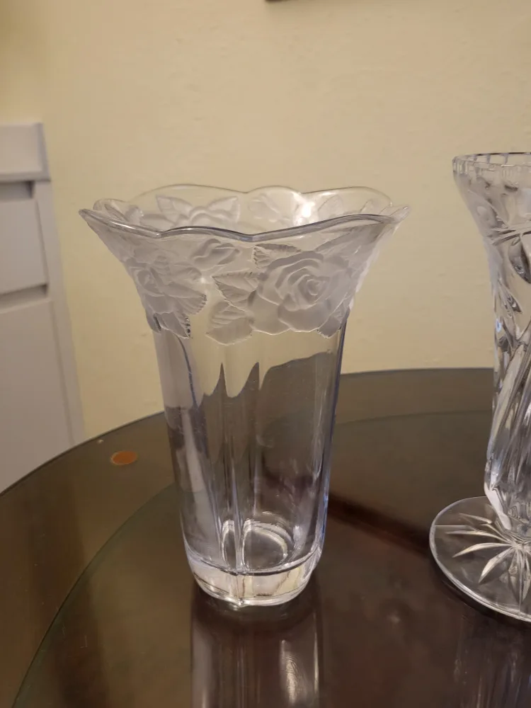 Crystal and glass vases and bowls image indicator(2)