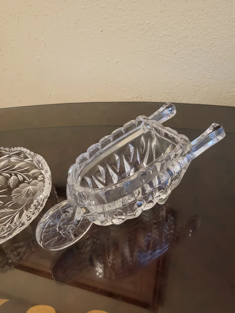 Crystal and glass vases and bowls image indicator(4)