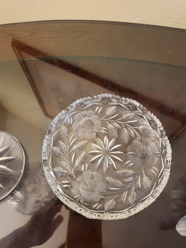 Crystal and glass vases and bowls image indicator(5)