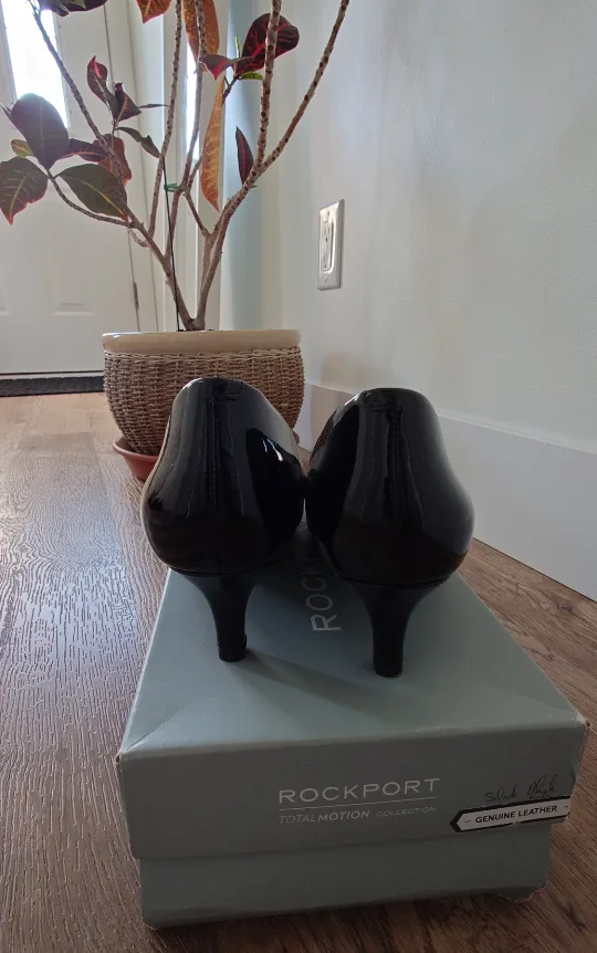 Rockport Total Motion Luxe Black Heels Size 9.5 US image indicator(4)