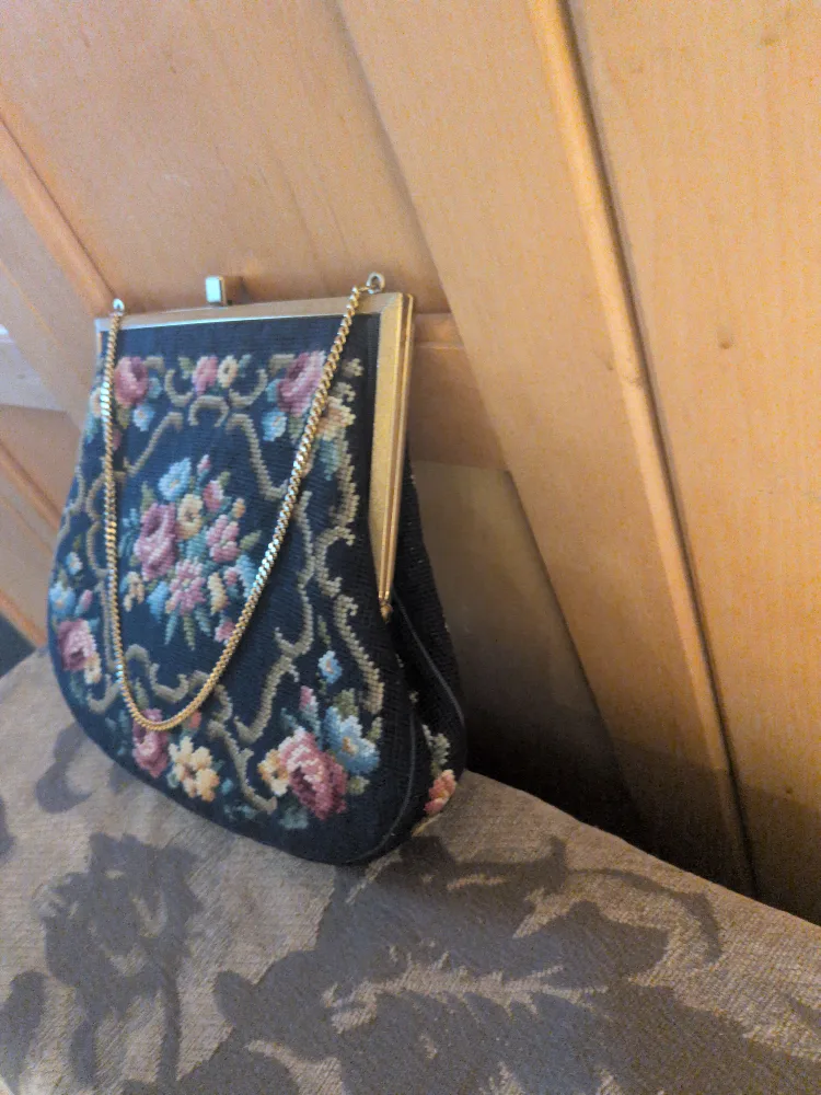Vintage Floral Tapestry Handbag image indicator(2)
