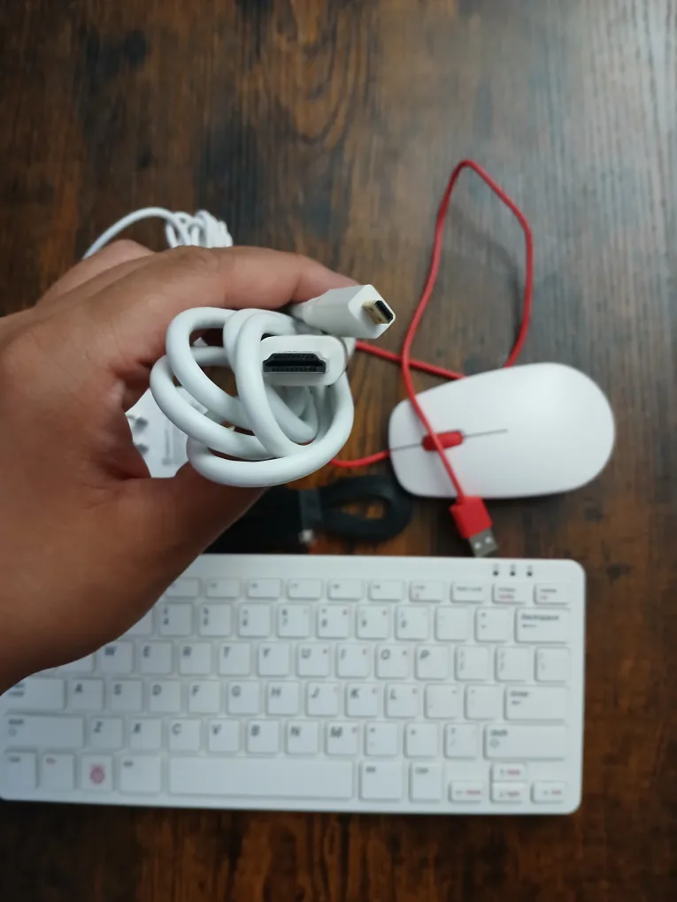 Raspberry Pi 400 Kit image indicator(2)