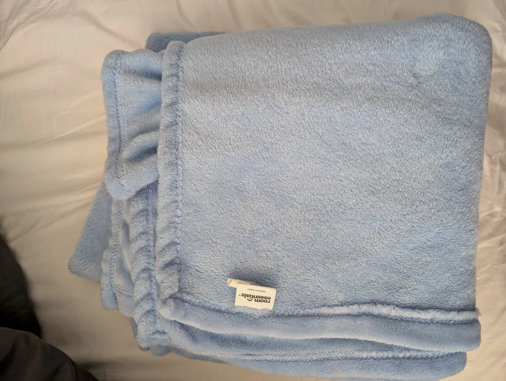 Room Essentials Blue Plush Blanket Solid Plush Bed Blanket thumbnail