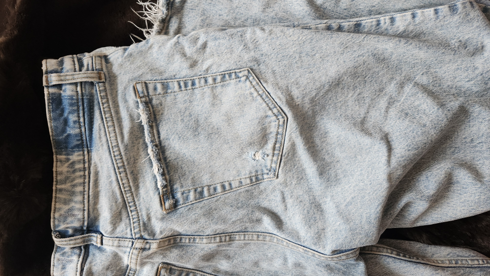 Abercrombie & Fitch High Rise Mom Jeans - Size 31 - photo 3