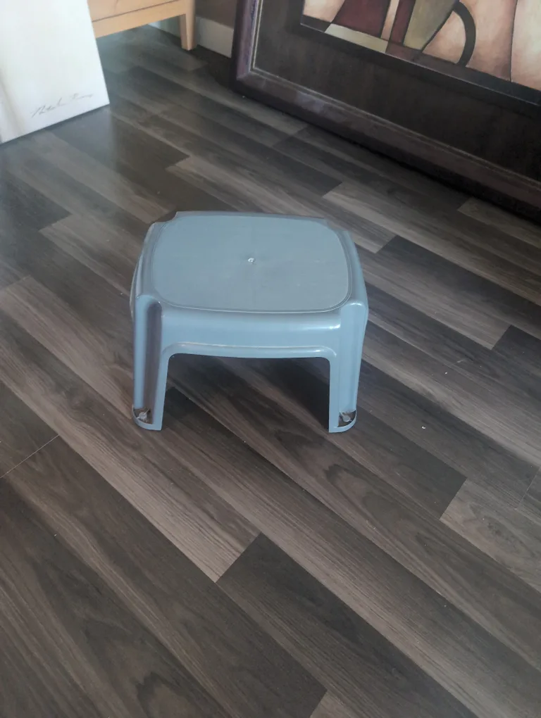 Small Plastic Step Stool - Grey thumbnail