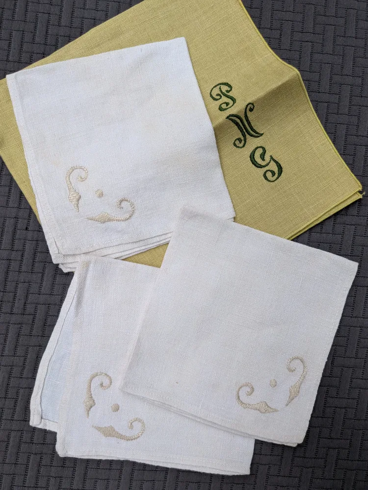 Set of Embroidered Linen Napkins thumbnail
