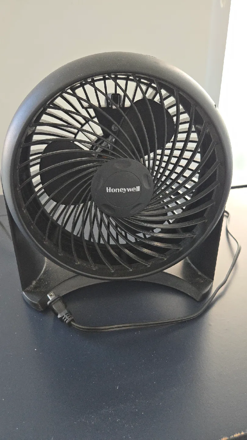 Honeywell Black Table Fan thumbnail