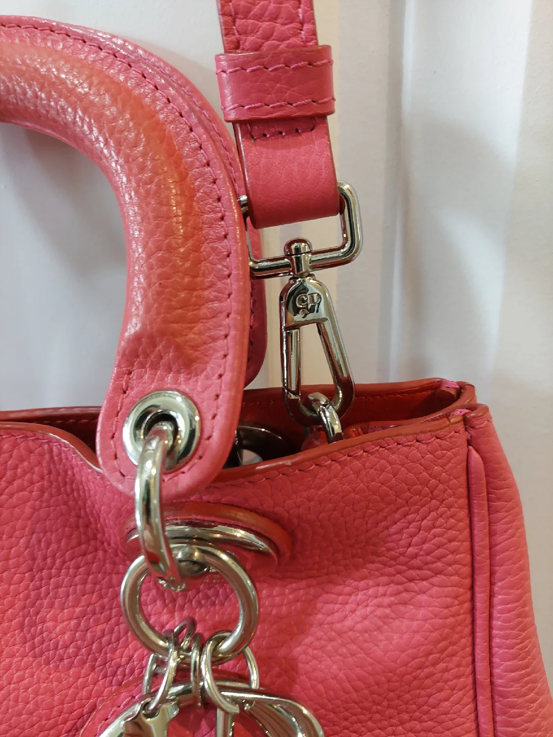 Women's small leather bag image indicator(3)