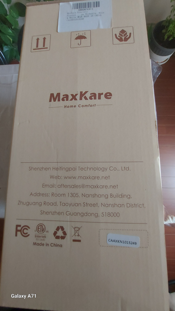 MaxKare Soft Flannel Heated Throw Blanket - New in Box!