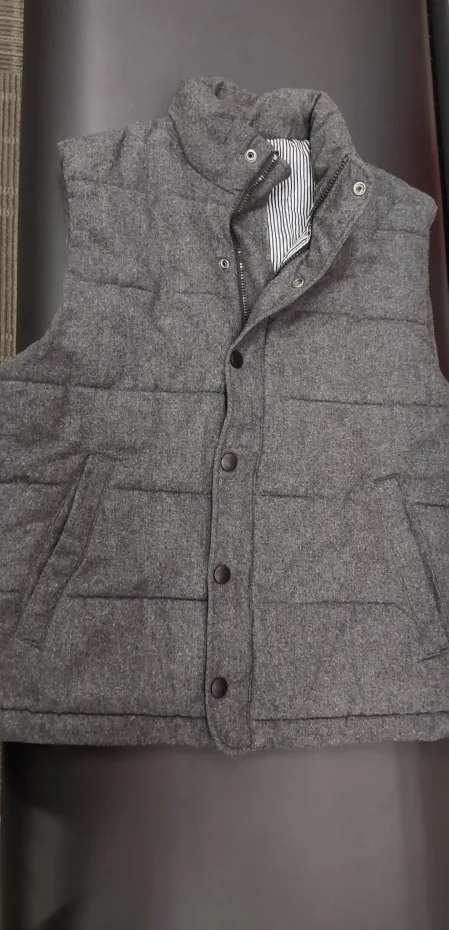 H&M Grey Puffer Vest image indicator(2)