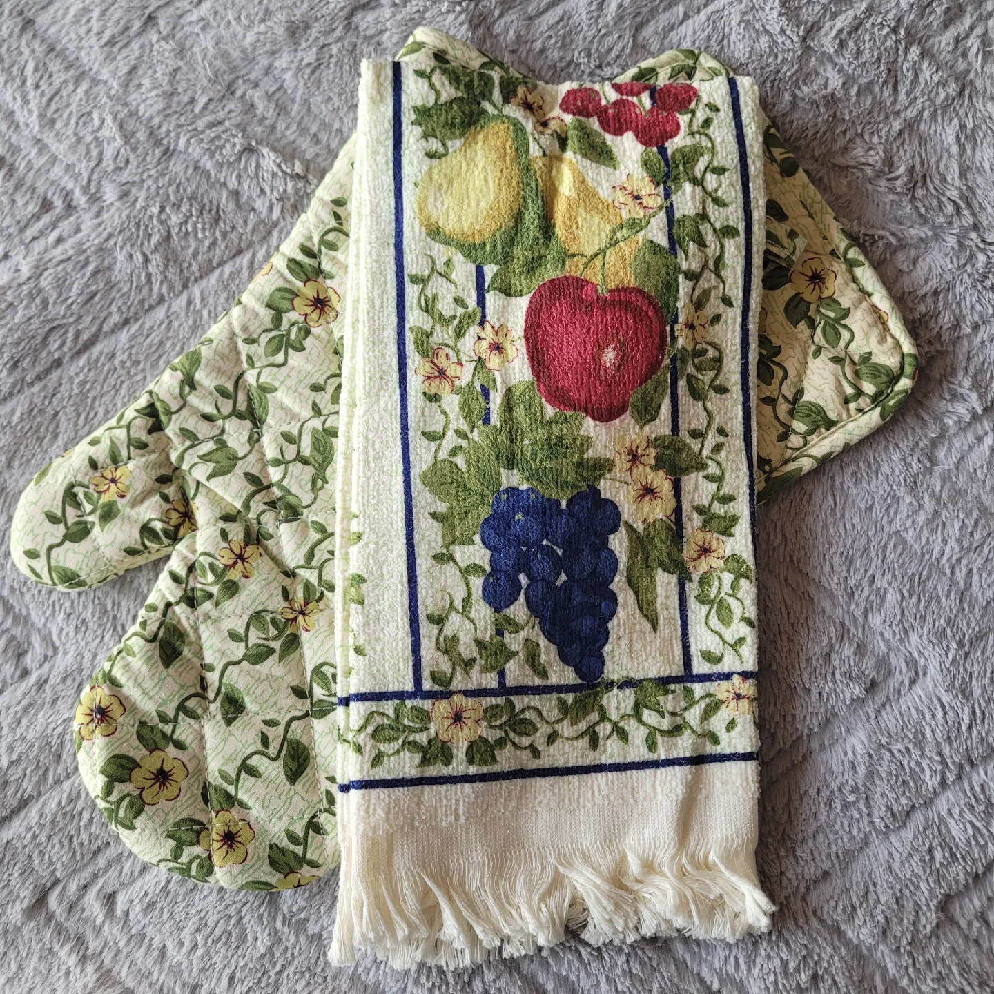 NEW - Kitchen Set (Tea Towel, Oven Mitt, Pot Holder) image indicator(3)